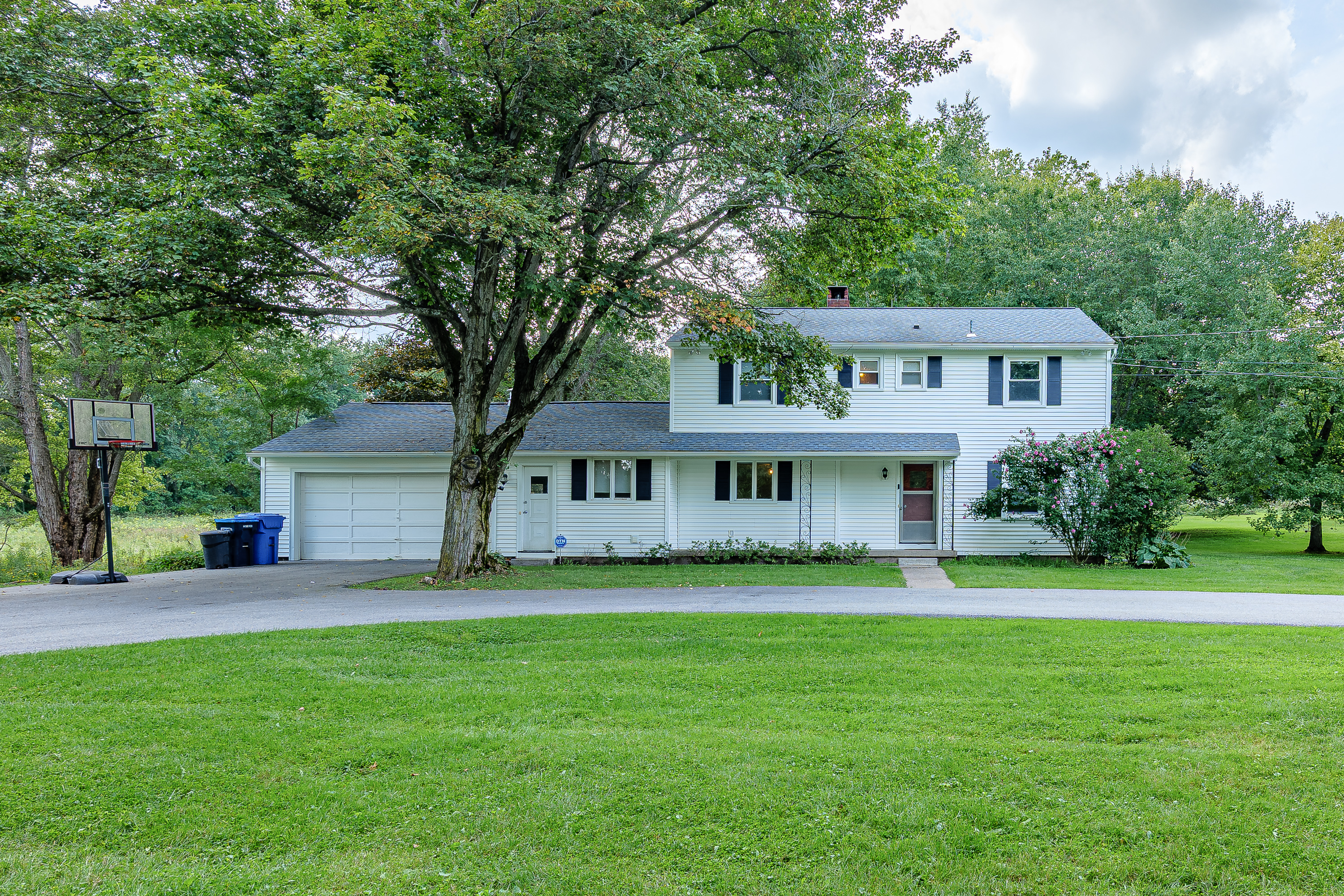 Additional residence and barn photograph 4