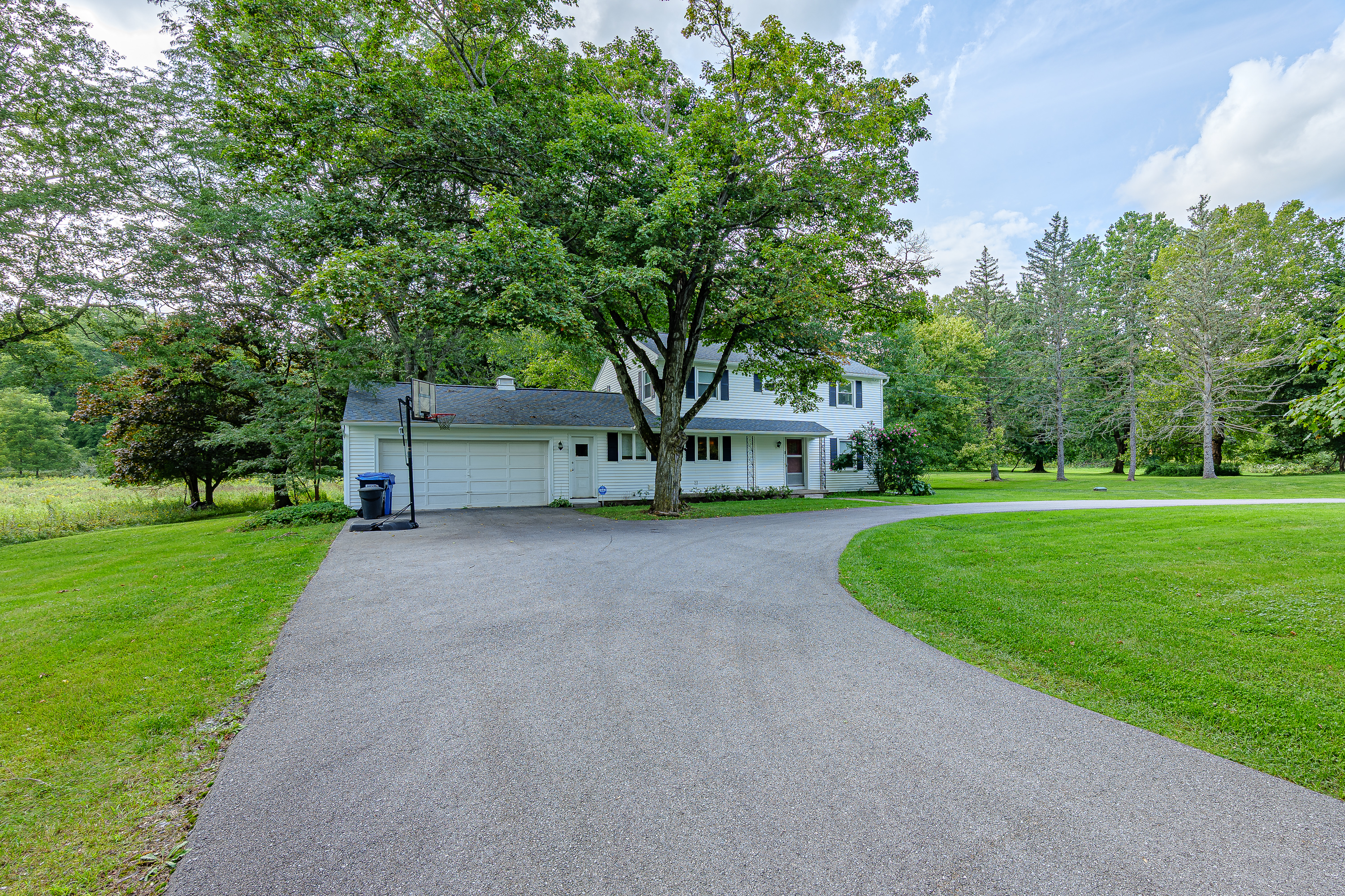 Additional residence and barn photograph 5