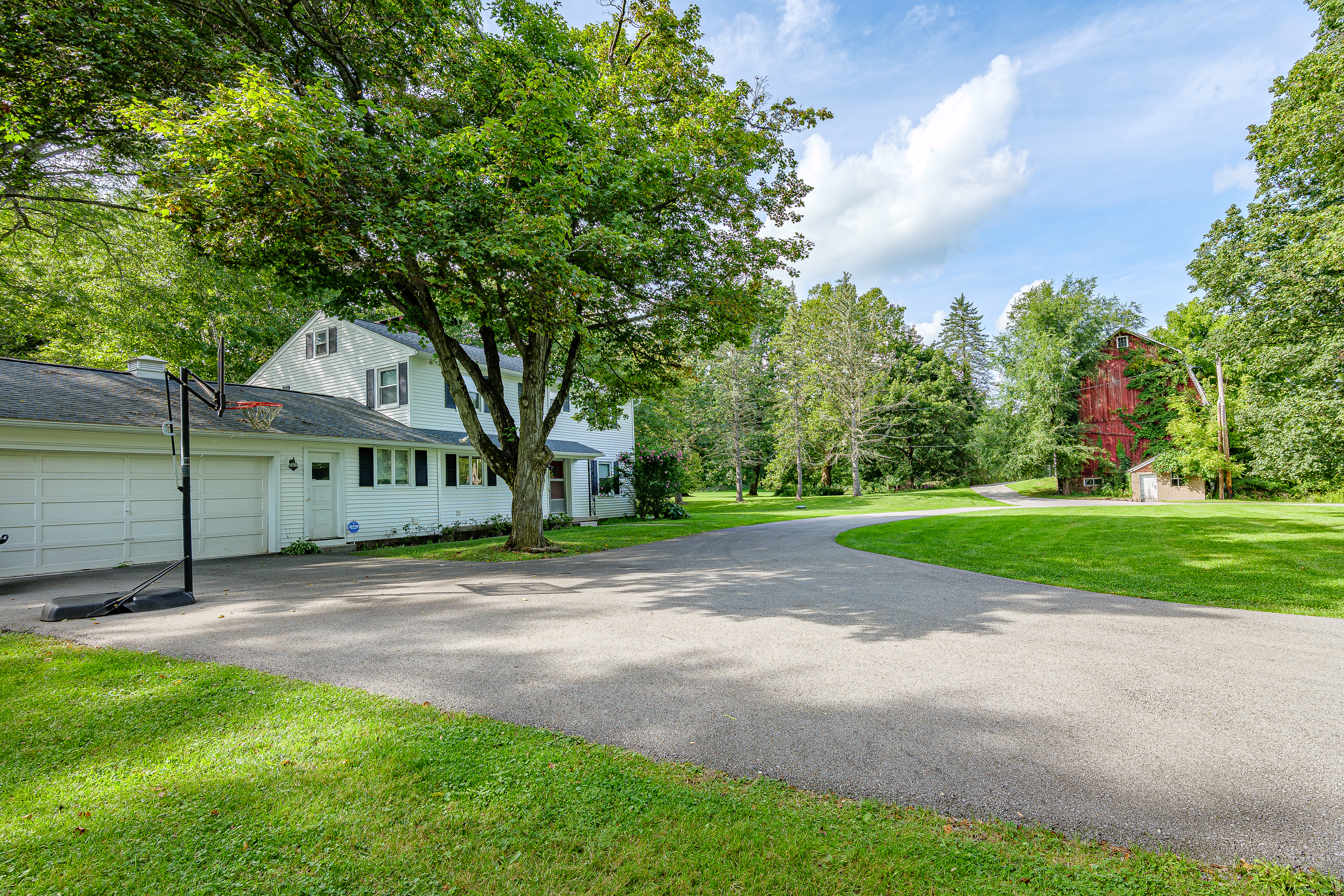Additional residence and barn photograph 6