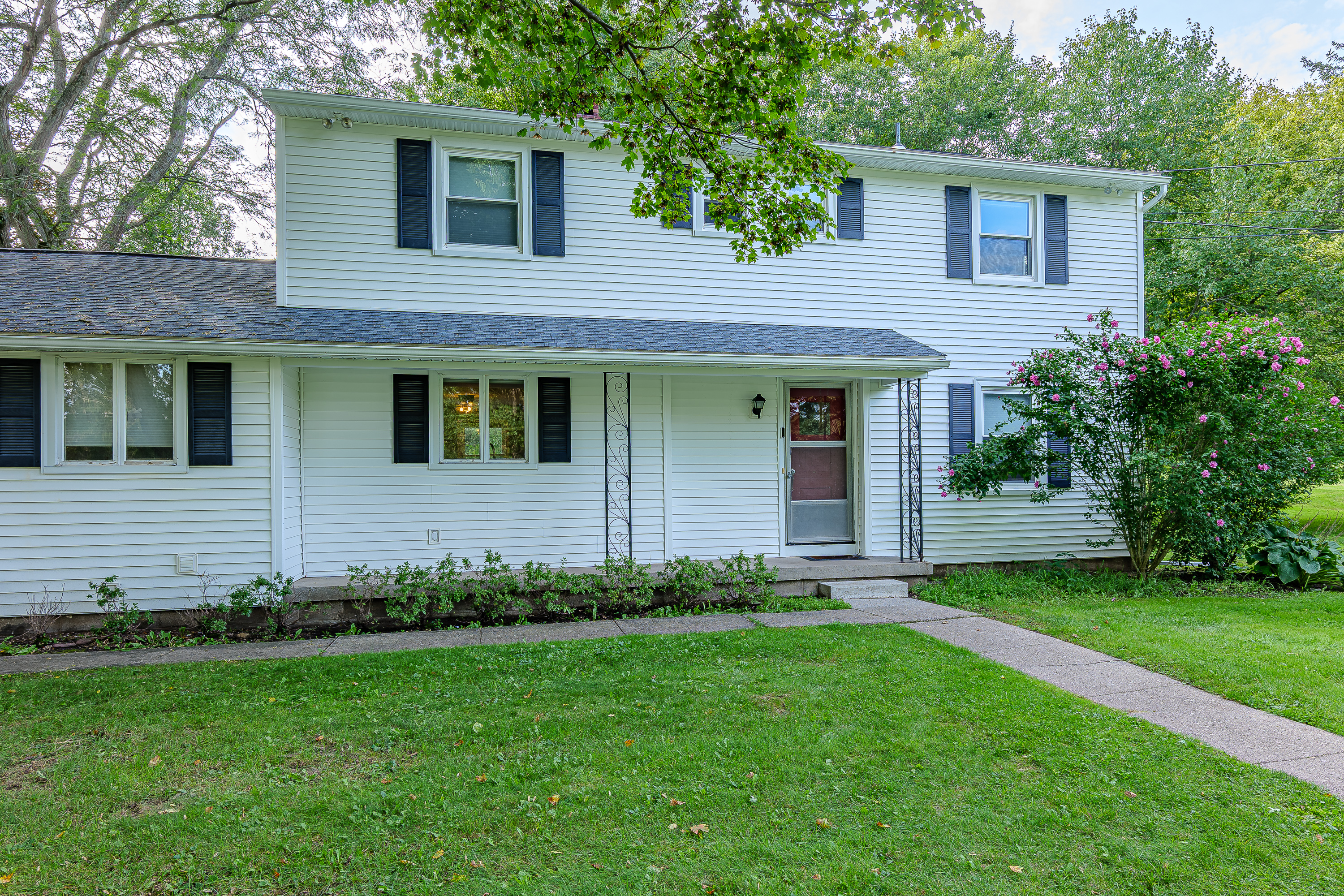 Additional residence and barn photograph 7