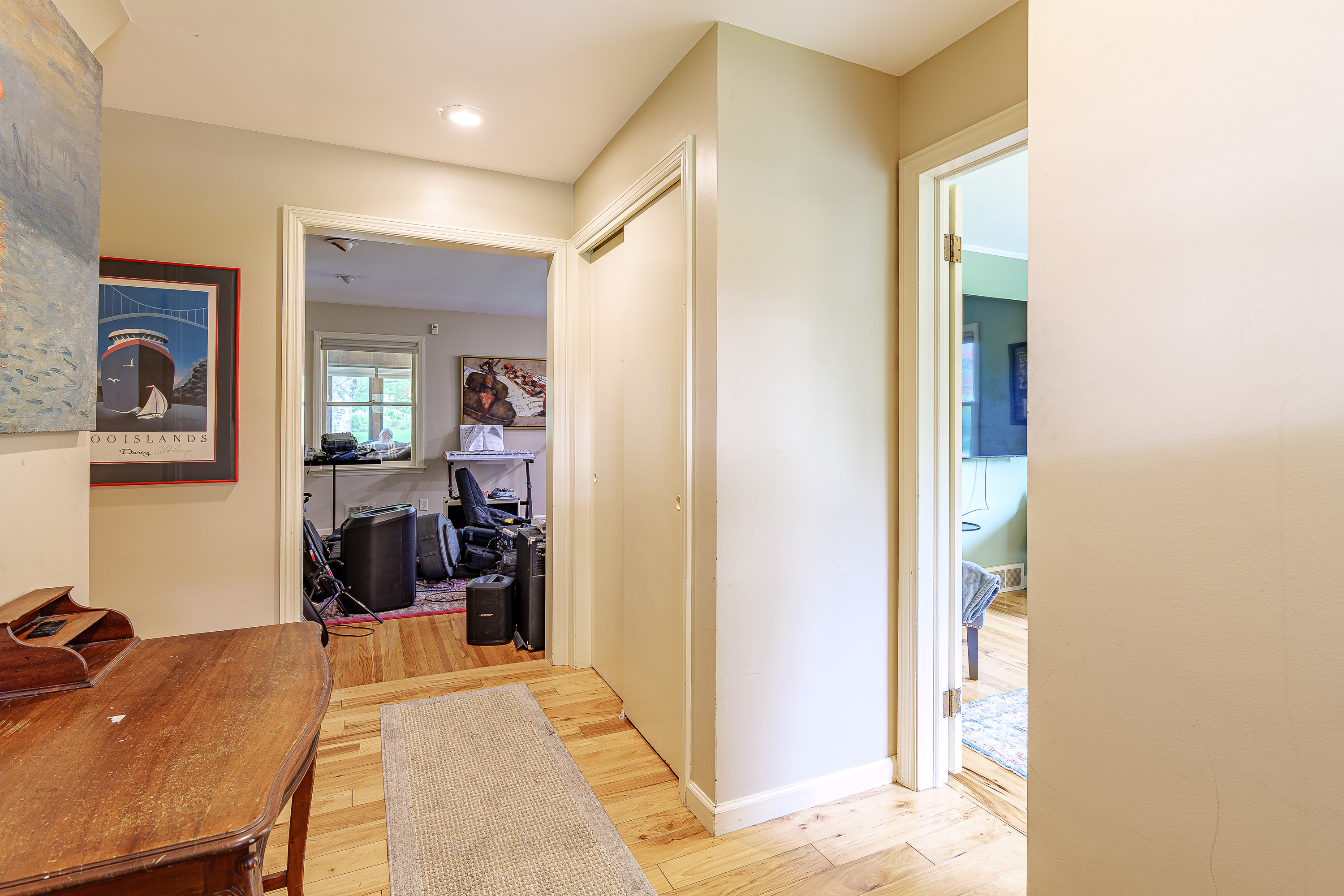Additional residence and barn photograph 9