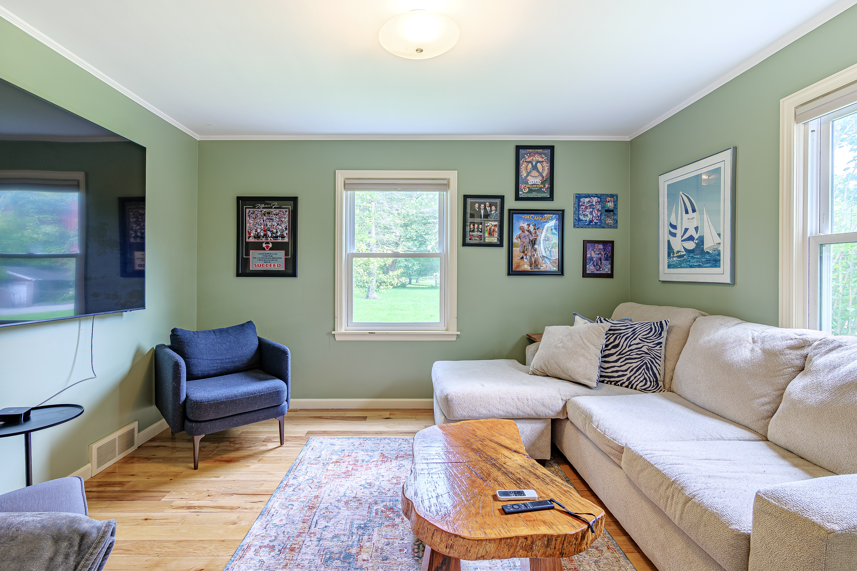 Additional residence and barn photograph 12