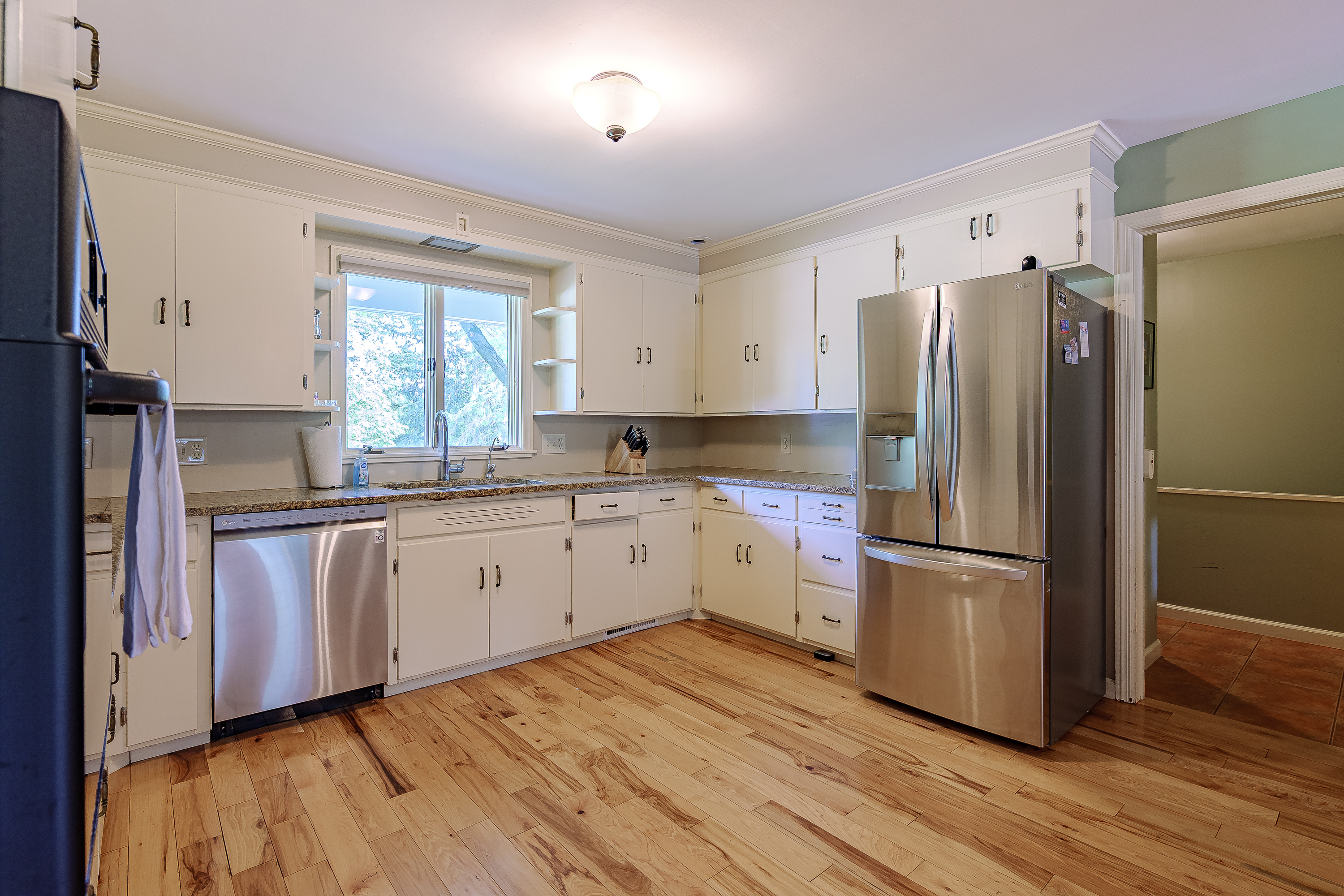 Additional residence and barn photograph 15