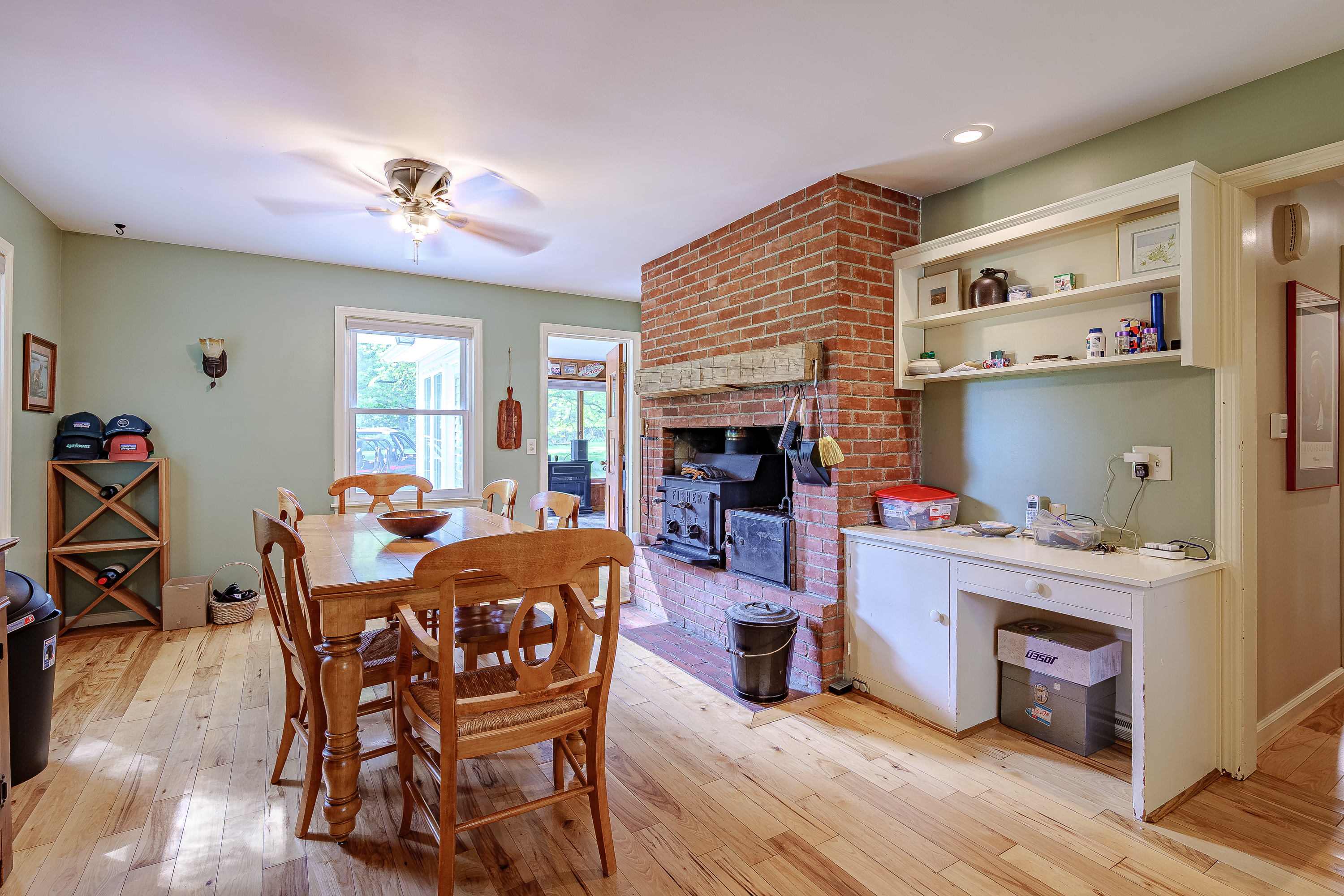 Additional residence and barn photograph 18