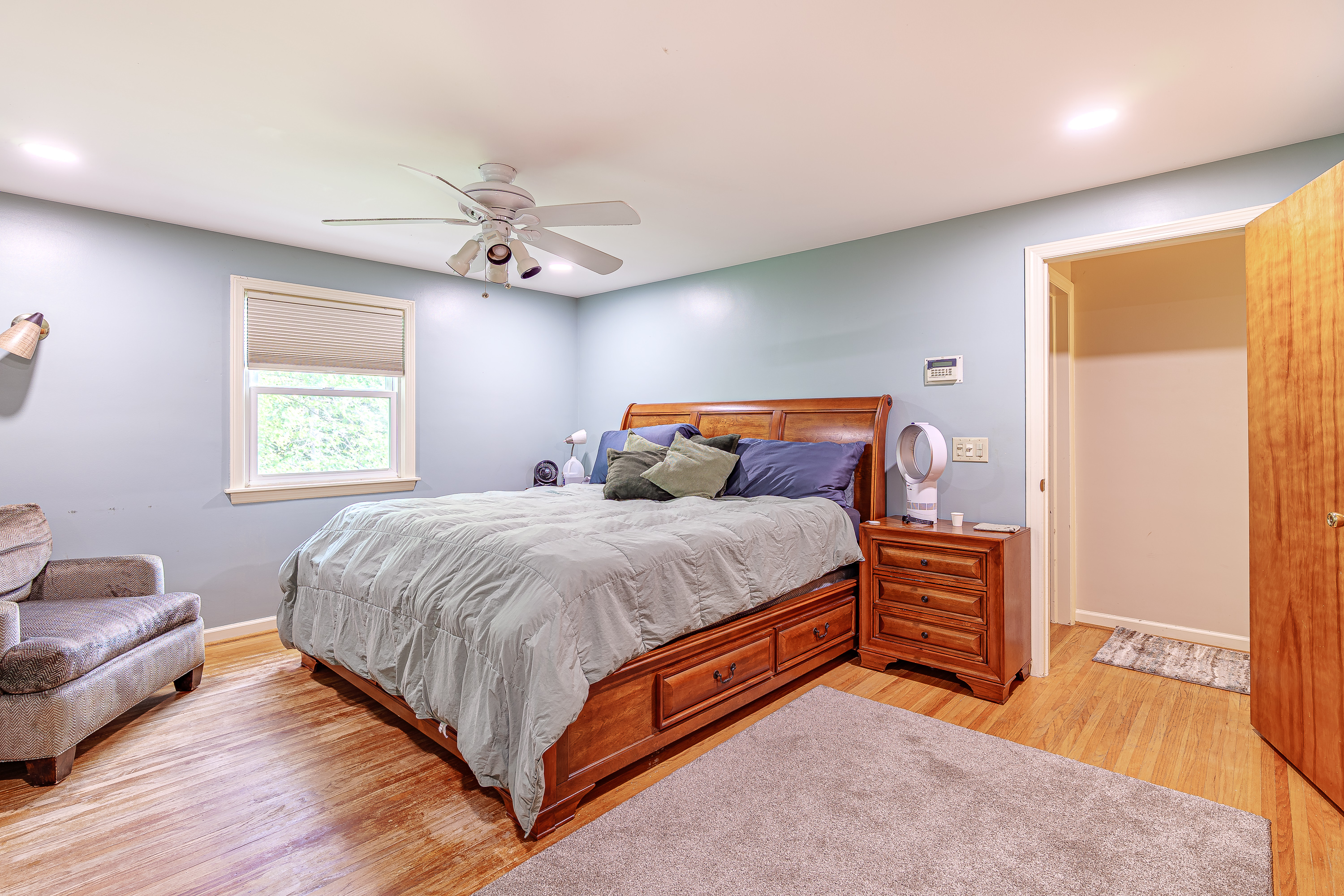 Additional residence and barn photograph 30