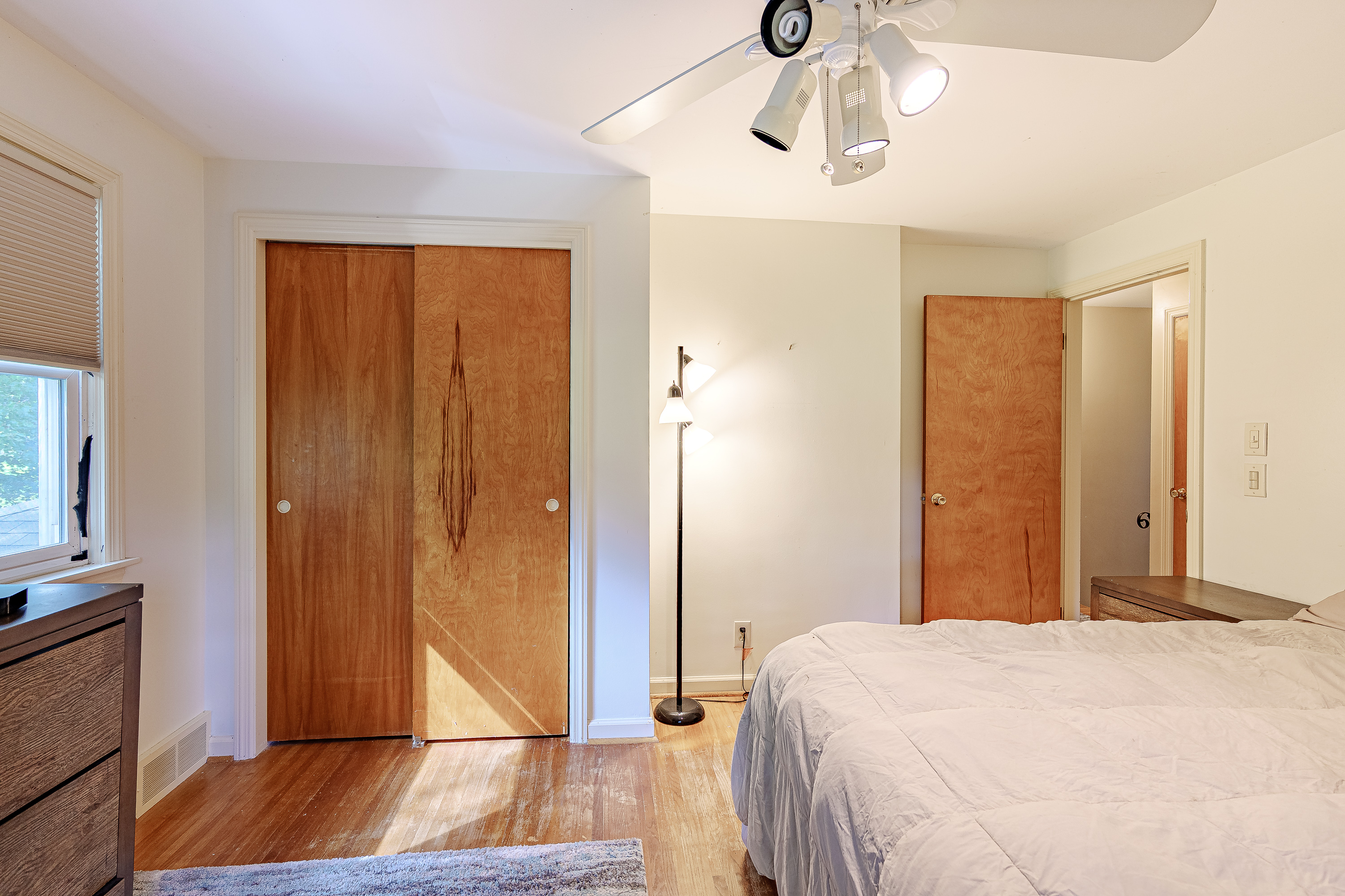 Additional residence and barn photograph 34