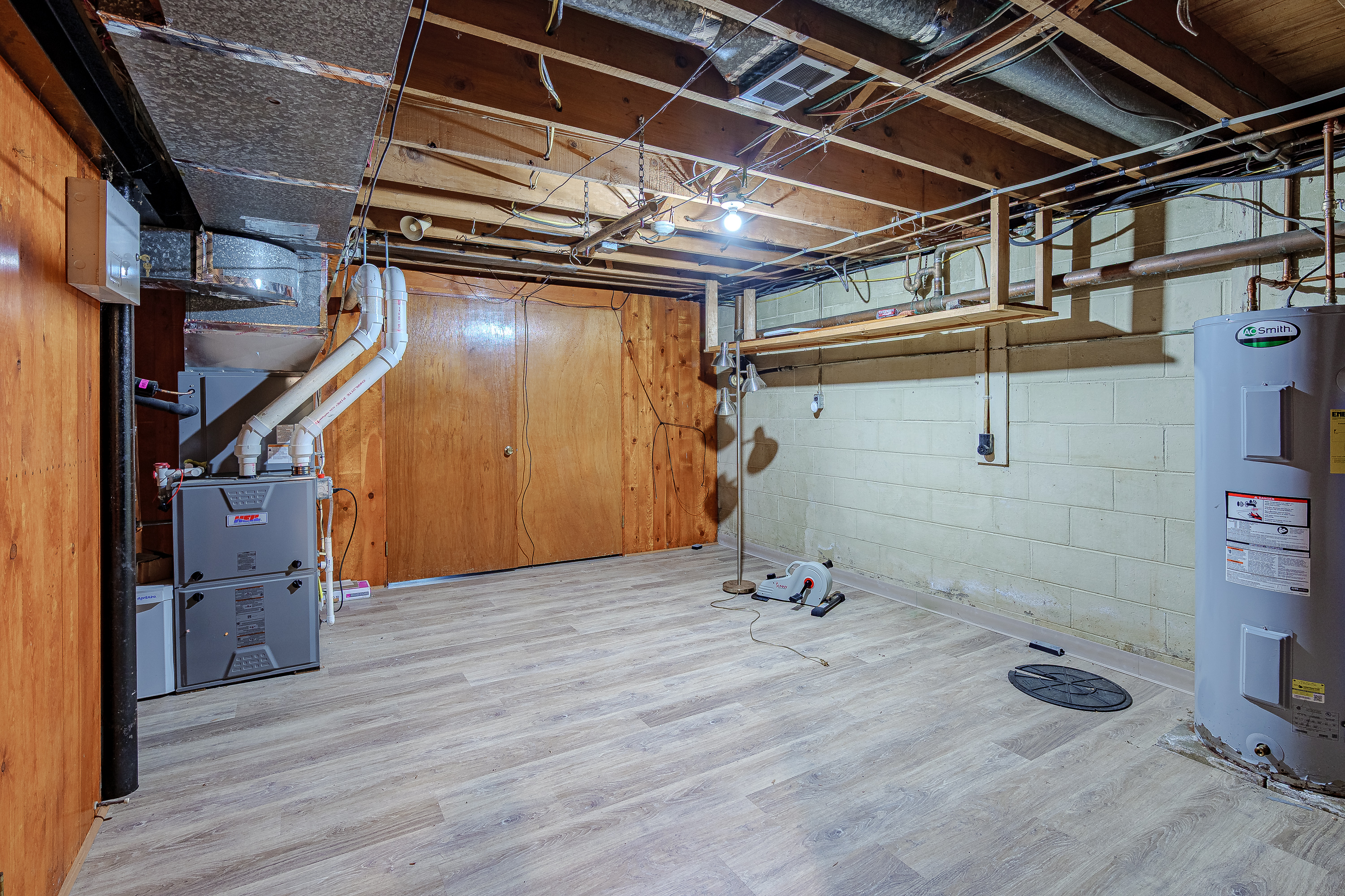 Additional residence and barn photograph 40