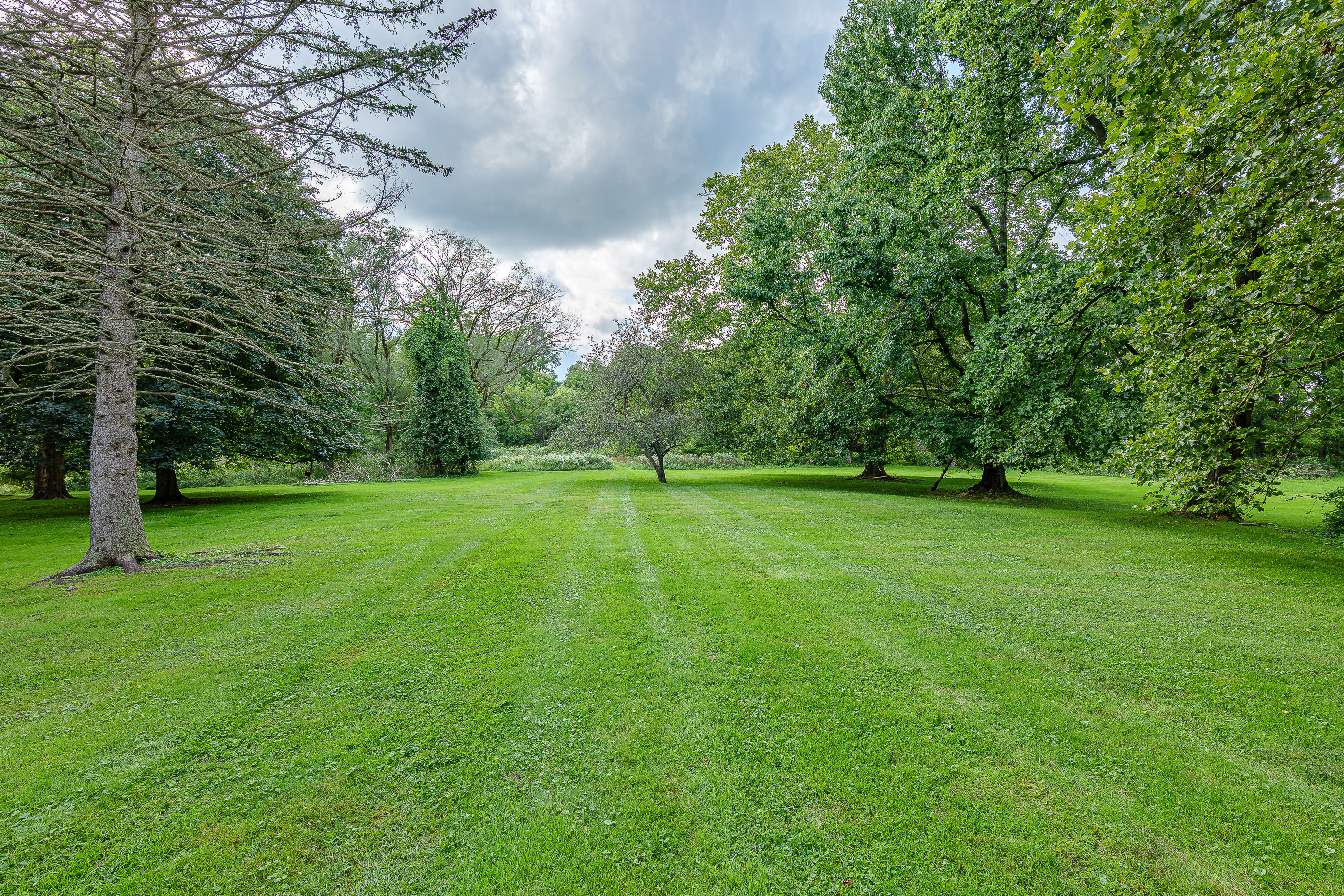 Additional residence and barn photograph 45