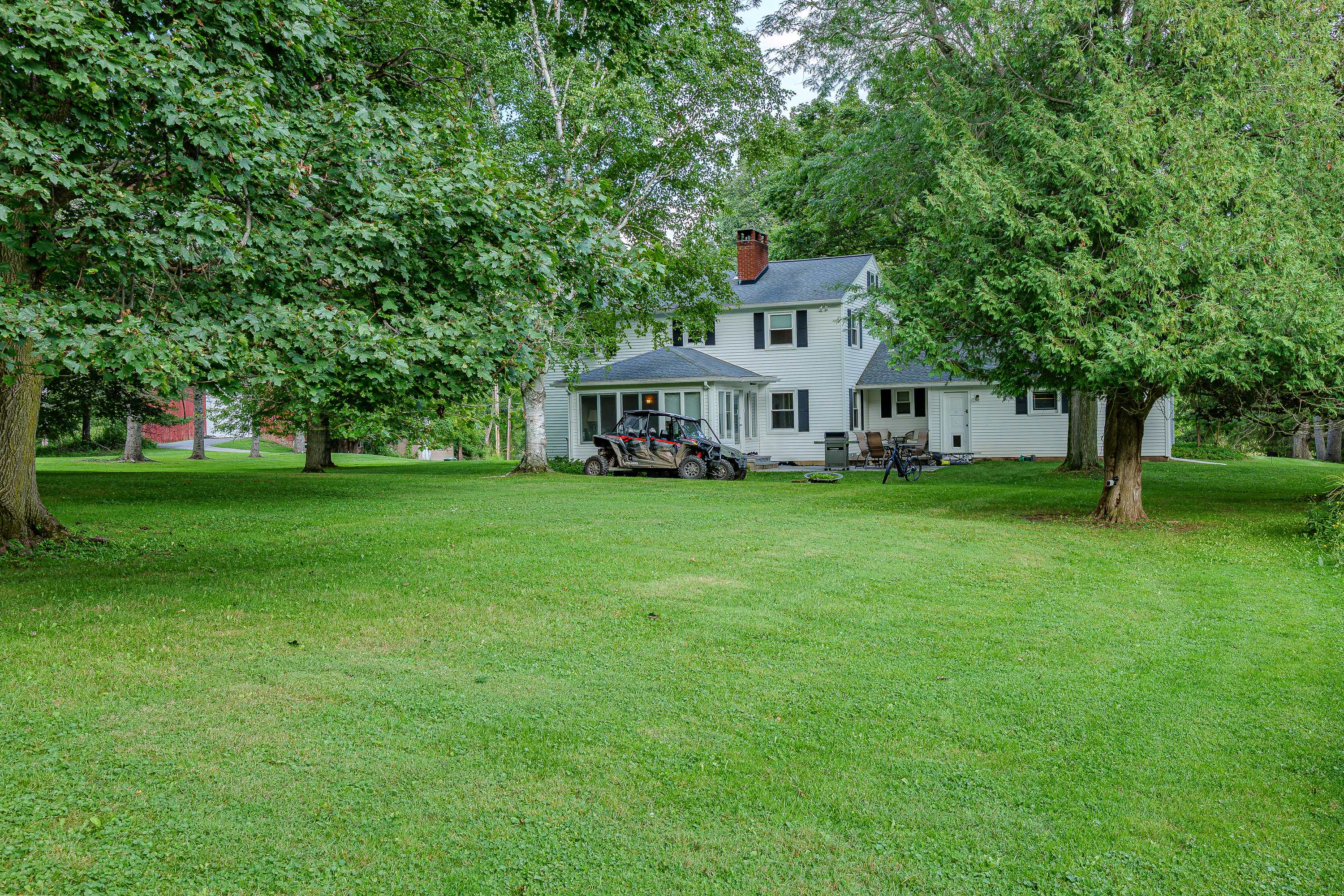 Additional residence and barn photograph 48